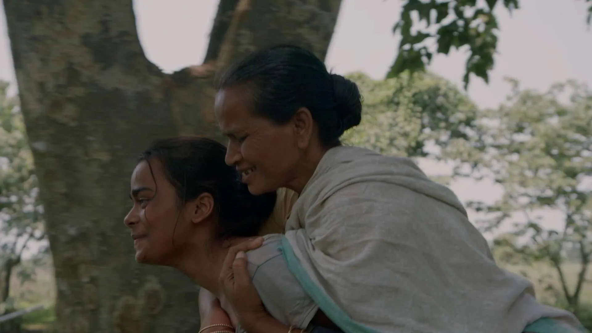 Village Rockstars 2（2024） 'Berlinale' Movie Review：Heart of Nature and Weight of Lifeは、芸術と行動主義を橋渡しするリマダスの続編に焦点を合わせていることを発見します